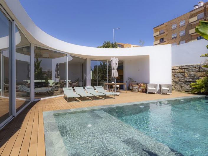 Image No.2-4 Bed House for sale