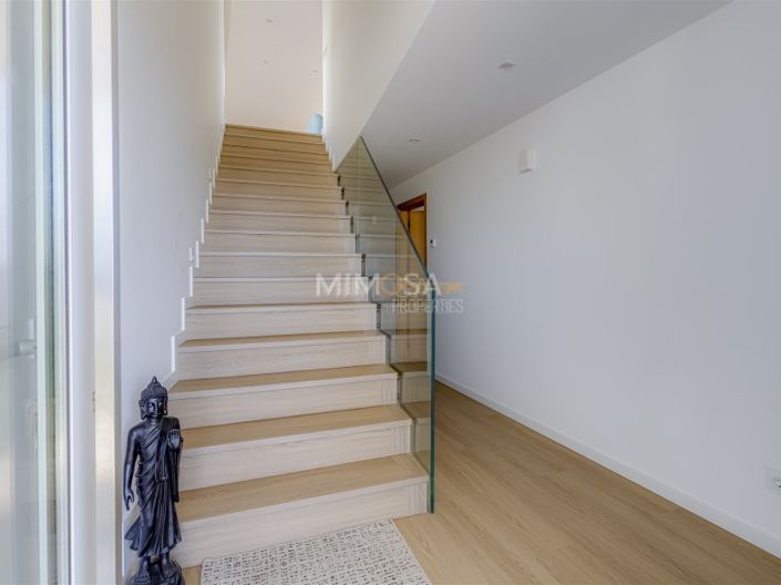 Image No.27-4 Bed House for sale