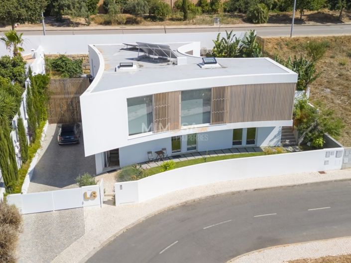 Image No.34-4 Bed House for sale