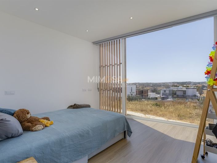 Image No.9-4 Bed House for sale