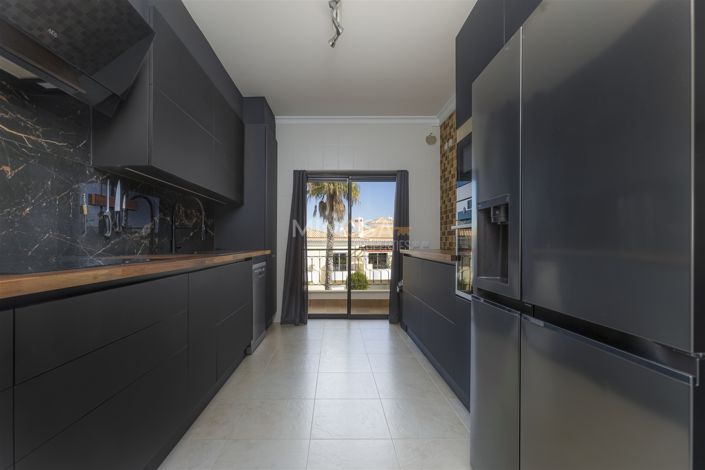 Image No.18-3 Bed Flat for sale