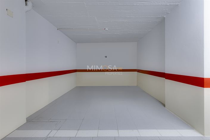 Image No.25-3 Bed Flat for sale