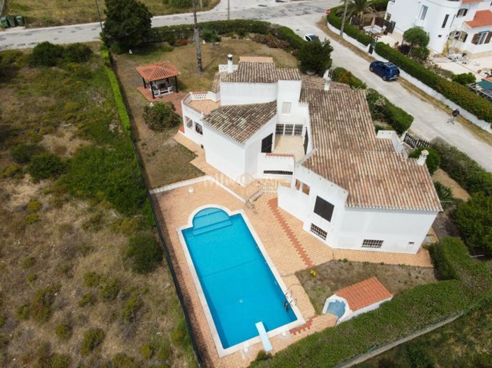 Image No.24-6 Bed House for sale