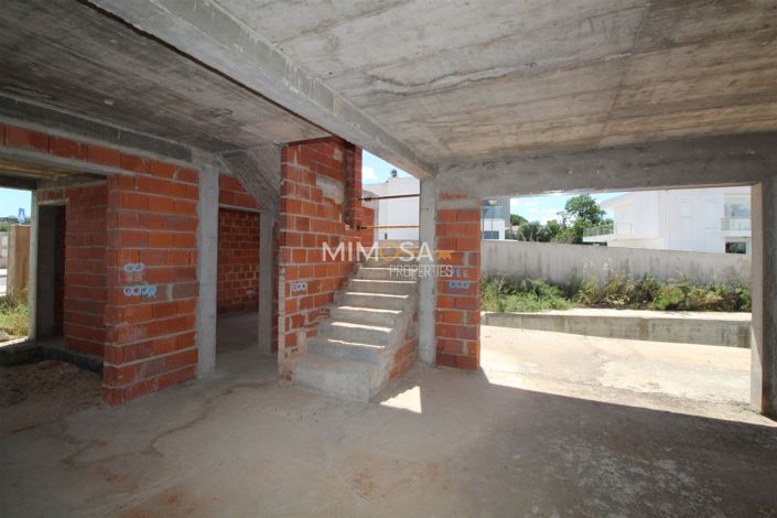 Image No.10-4 Bed Property for sale