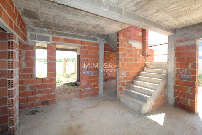 Image No.11-4 Bed Property for sale