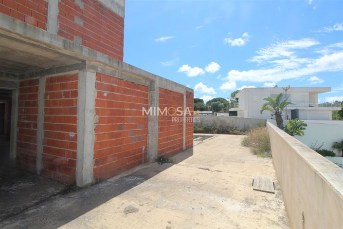 Image No.14-4 Bed Property for sale