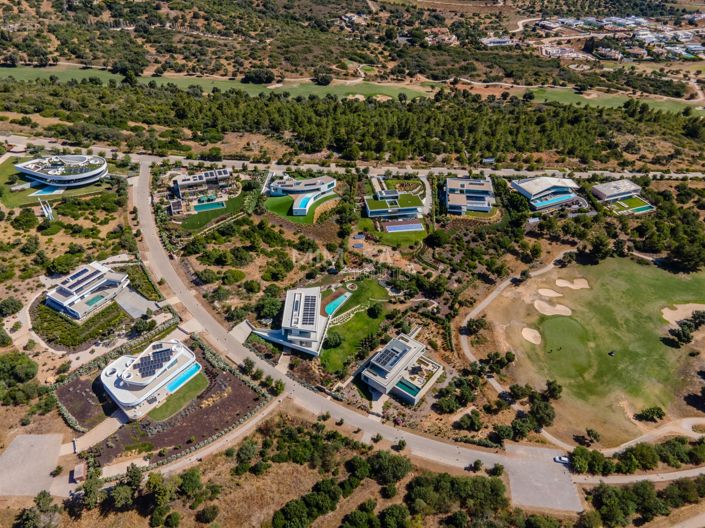 Image No.14-4 Bed Property for sale