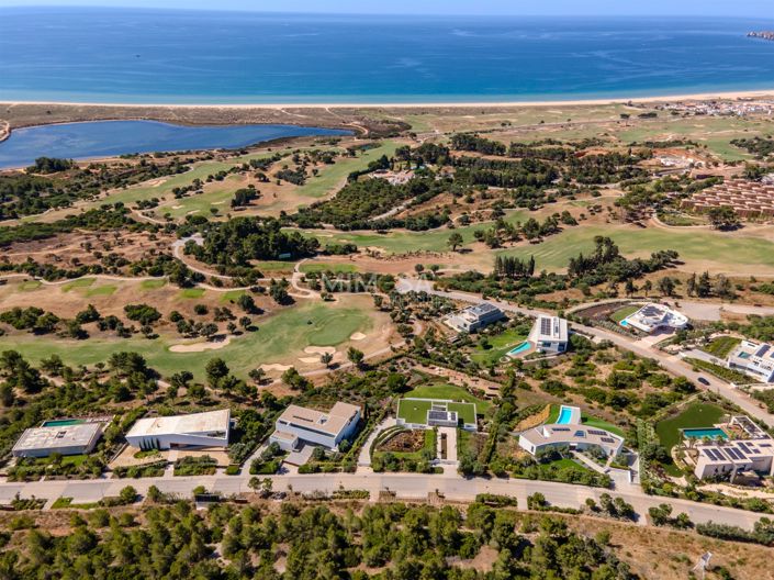 Image No.15-4 Bed Property for sale