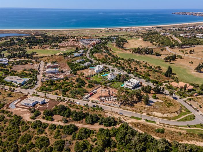 Image No.6-4 Bed House for sale