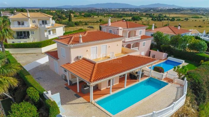 Image No.1-6 Bed House for sale