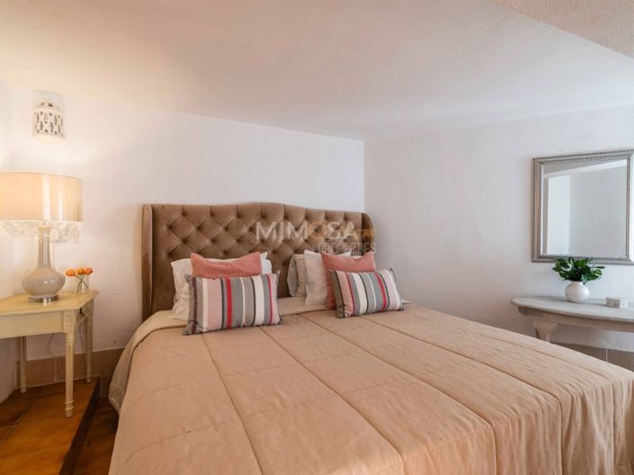 Image No.17-5 Bed House for sale