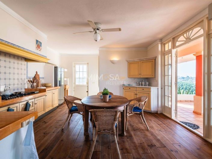 Image No.8-5 Bed House for sale