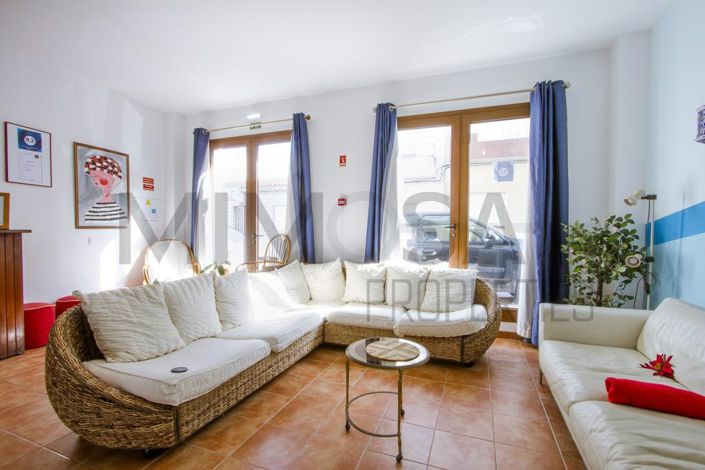 Image No.1-7 Bed House for sale