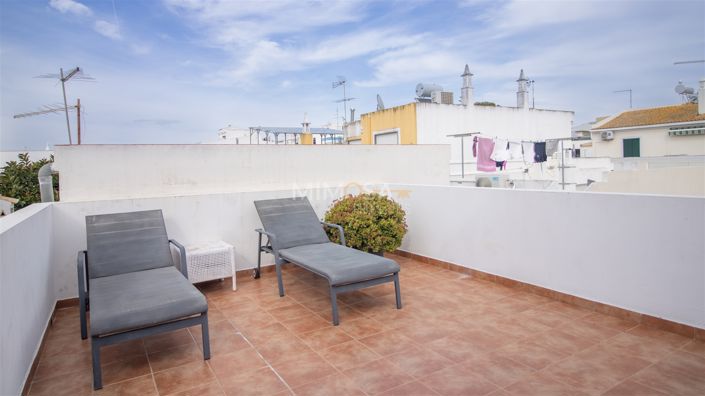 Image No.20-7 Bed House for sale