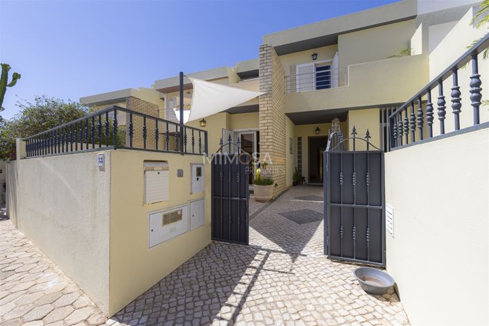 Image No.1-4 Bed Property for sale