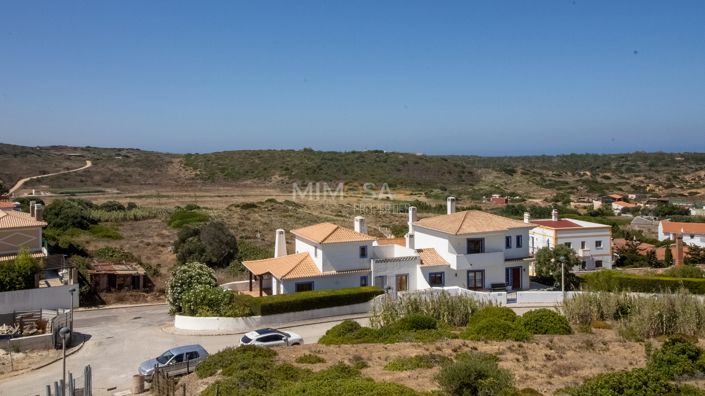 Image No.10-3 Bed Property for sale