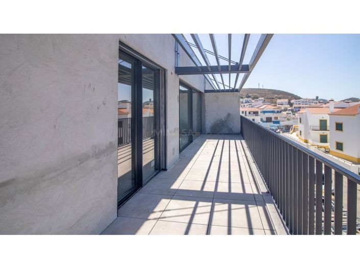 Image No.4-2 Bed House for sale