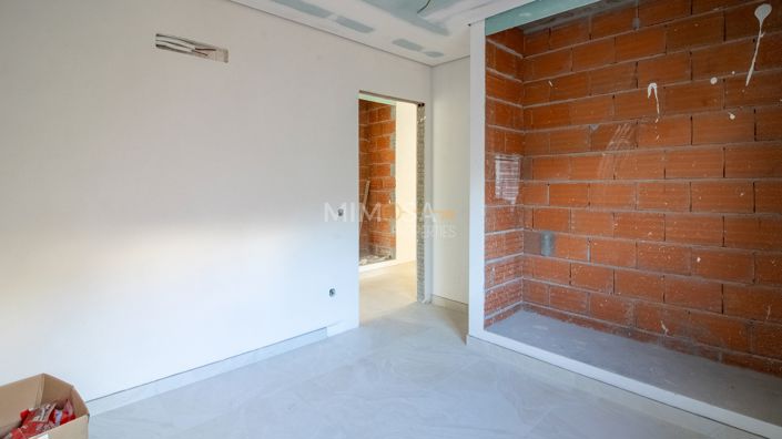 Image No.21-3 Bed Flat for sale