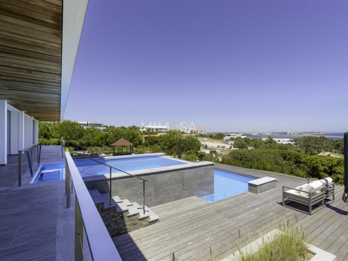 Image No.18-4 Bed House for sale
