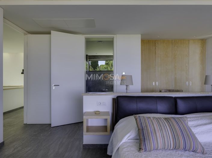 Image No.22-4 Bed House for sale