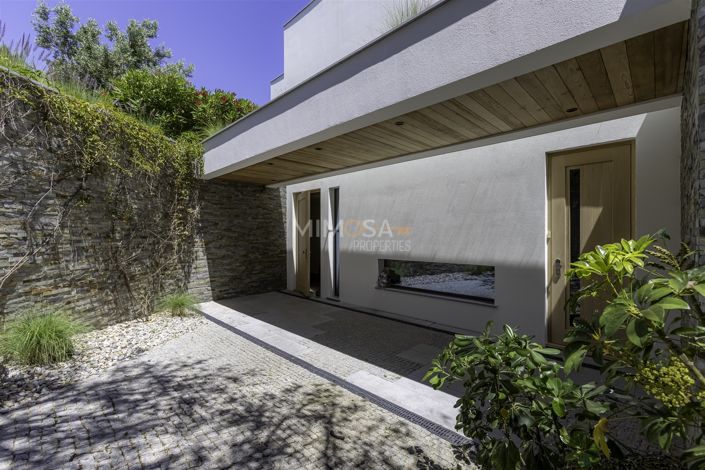 Image No.5-4 Bed House for sale