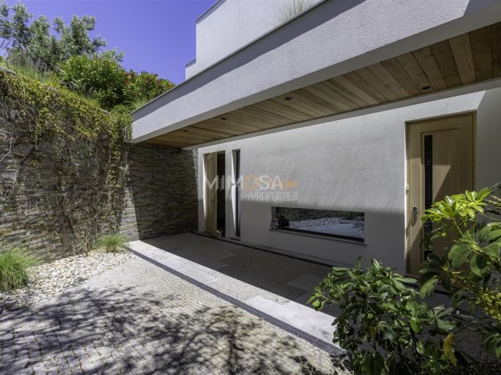 Image No.5-4 Bed House for sale