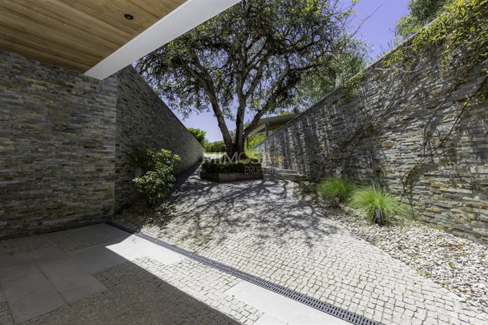 Image No.6-4 Bed House for sale