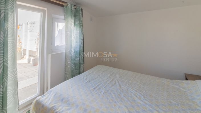 Image No.14-3 Bed Property for sale