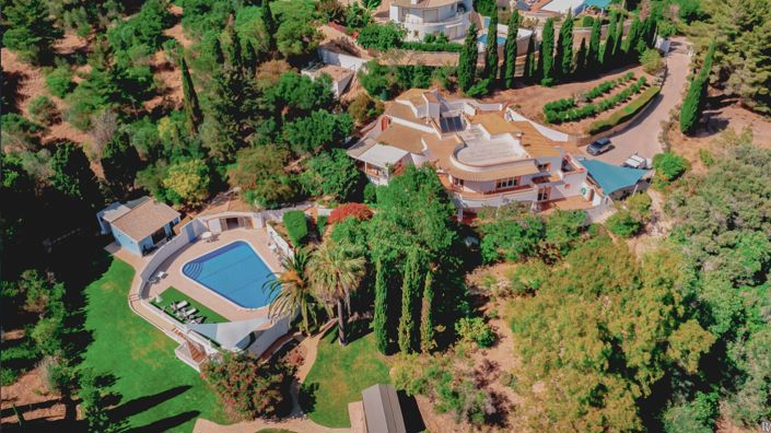 Image No.1-6 Bed Property for sale