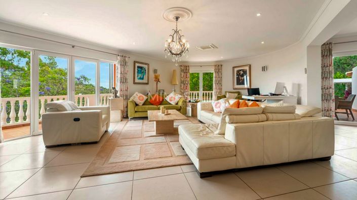 Image No.18-6 Bed Property for sale