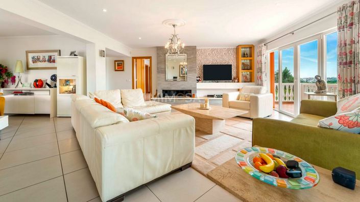 Image No.19-6 Bed Property for sale