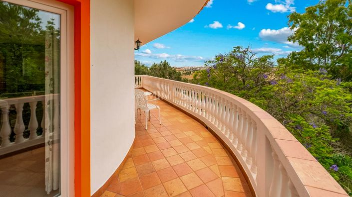 Image No.20-6 Bed Property for sale