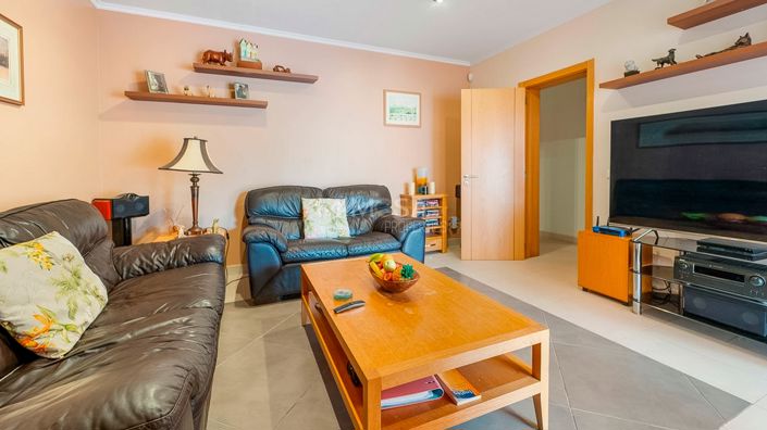 Image No.21-6 Bed Property for sale