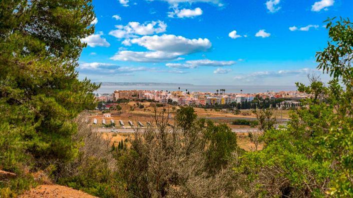 Image No.5-6 Bed Property for sale