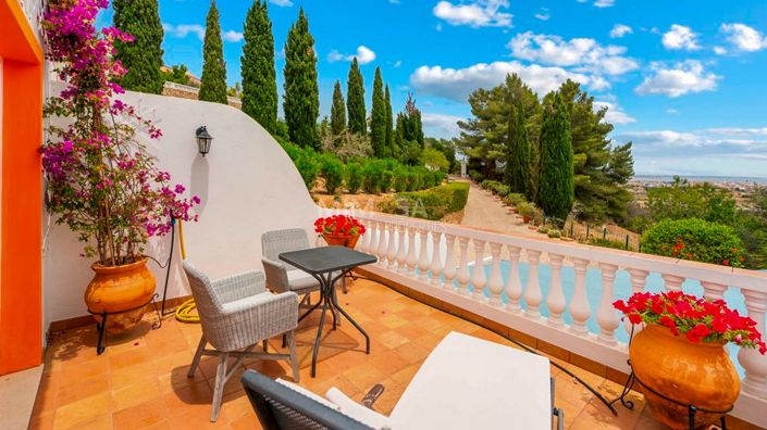 Image No.9-6 Bed Property for sale