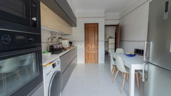 Image No.19-3 Bed Flat for sale