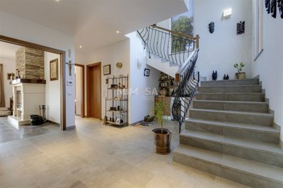 Hall Entrada