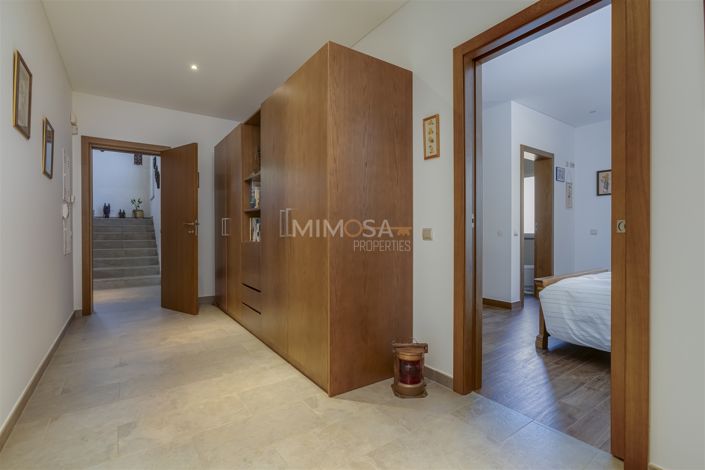 Image No.16-4 Bed House for sale