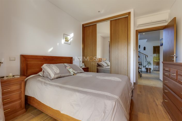 Image No.17-4 Bed House for sale