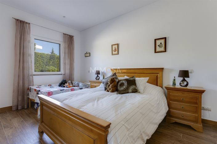 Image No.20-4 Bed House for sale