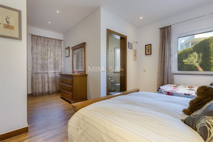 Image No.21-4 Bed House for sale