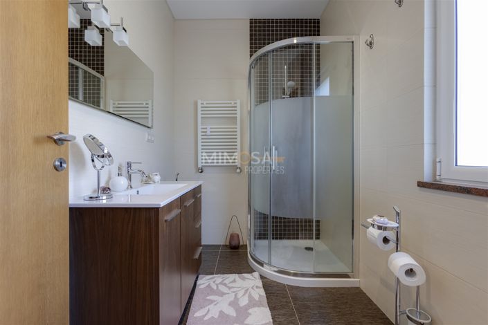 Image No.22-4 Bed House for sale