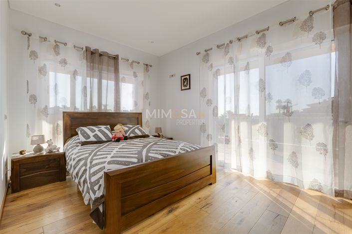 Image No.9-4 Bed House for sale