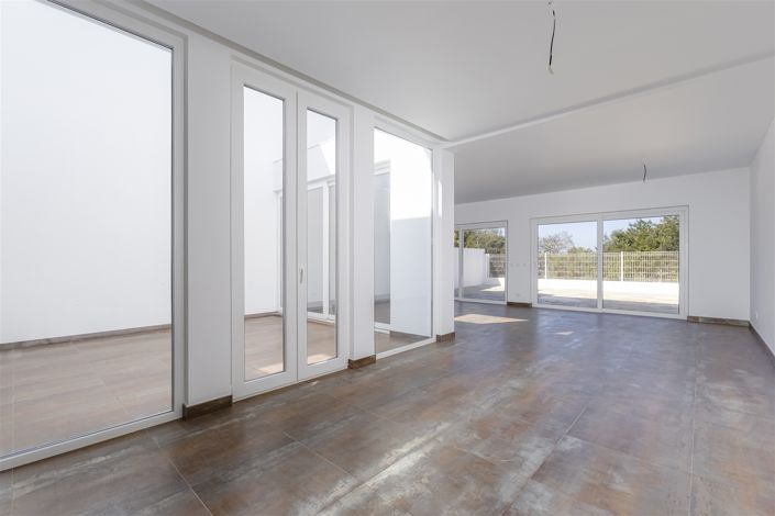 Image No.14-3 Bed Property for sale