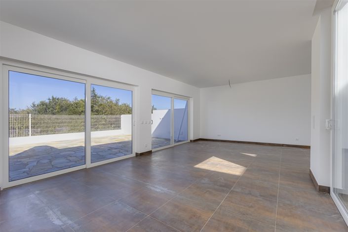 Image No.17-3 Bed Property for sale