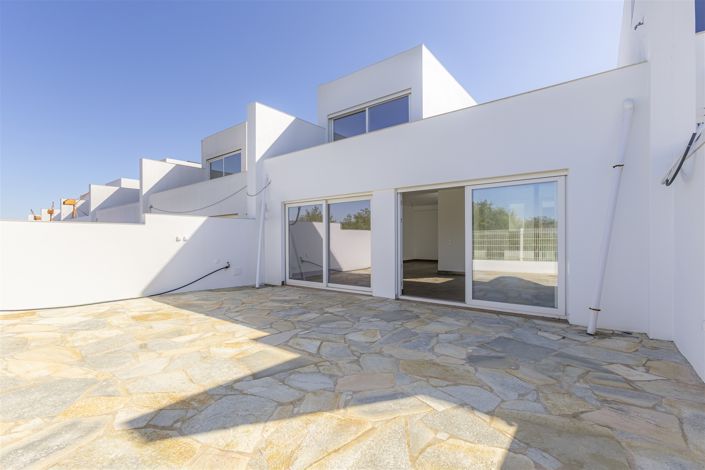 Image No.19-3 Bed Property for sale