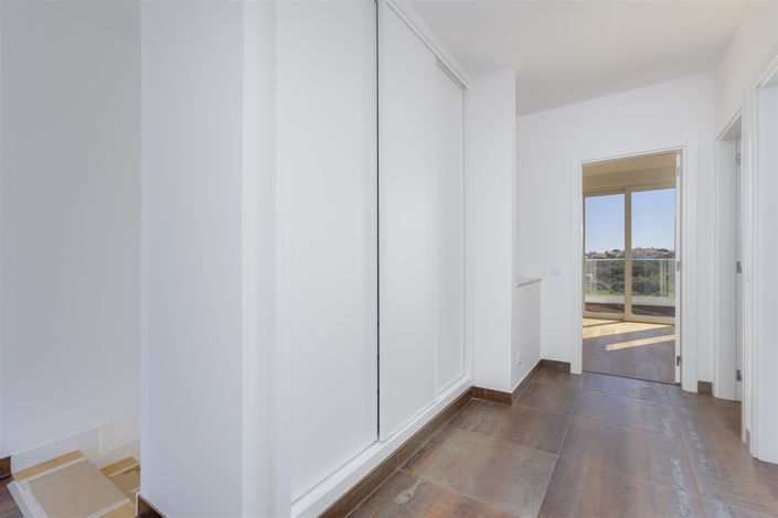 Image No.20-3 Bed Property for sale