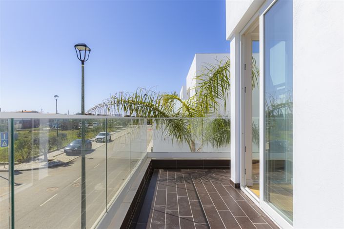 Image No.24-3 Bed Property for sale