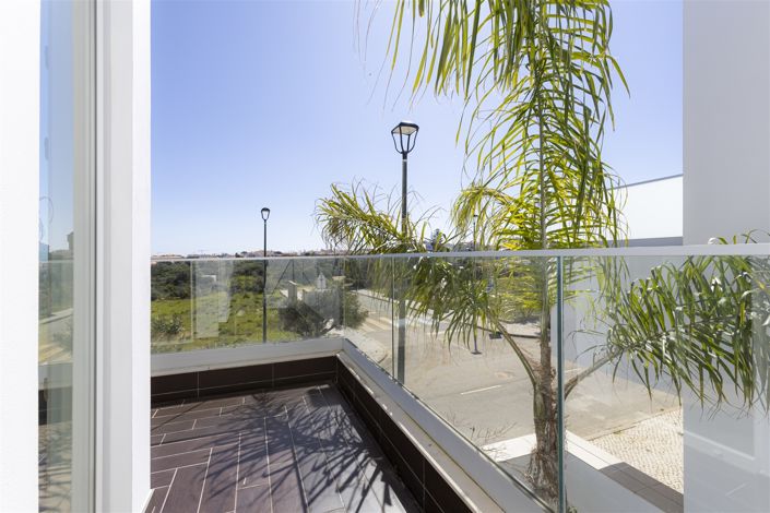 Image No.25-3 Bed Property for sale