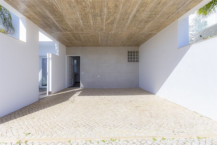 Image No.3-3 Bed Property for sale